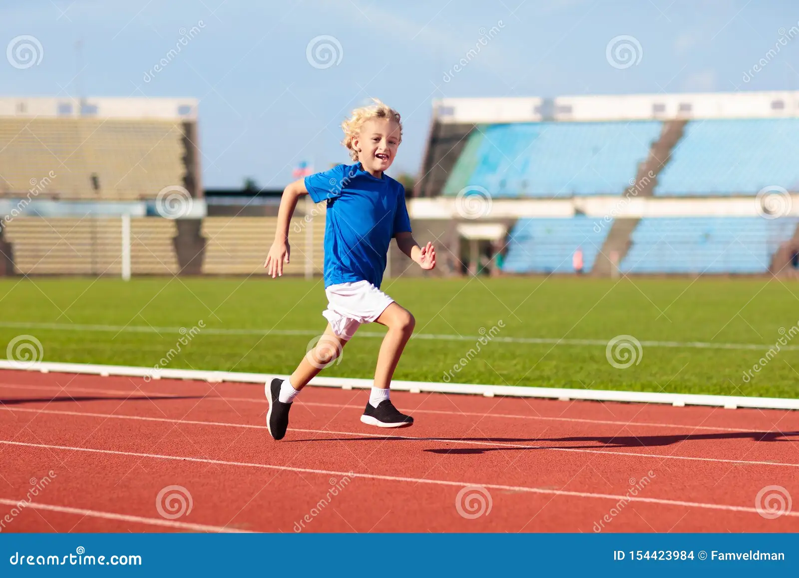 被指