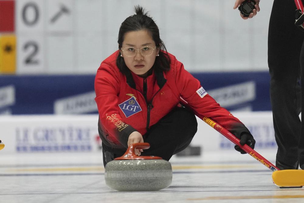 严重失准！CBA选秀状元杨曦皓14投1中贡献2分8个篮板